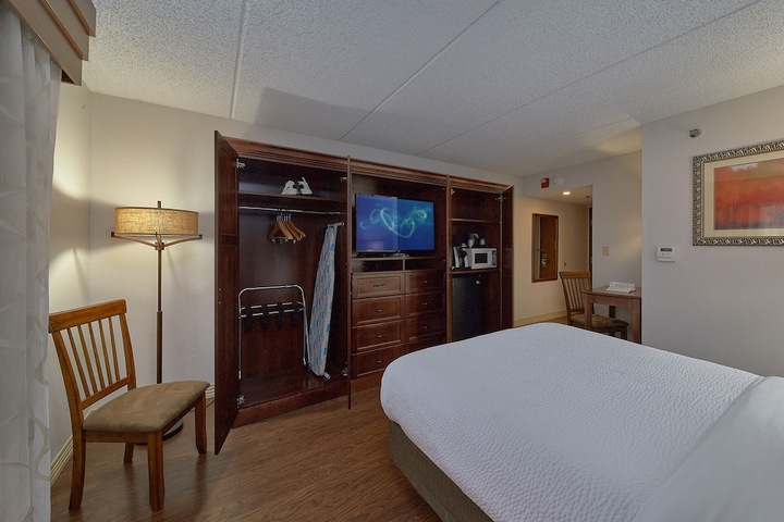 Room 13 of 33