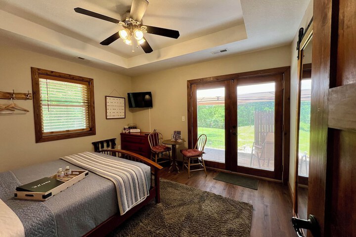 Room 15 of 28