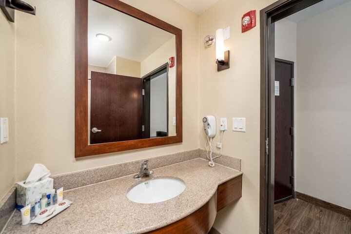 Room 25 of 57