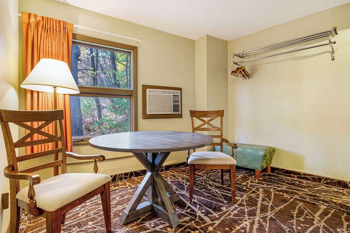 Room 41 of 61
