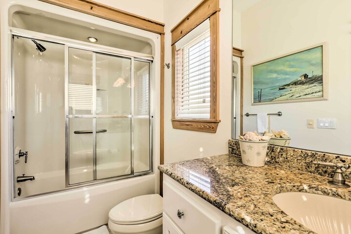 Riverfront Carrabelle Home w / Furnished Patio!