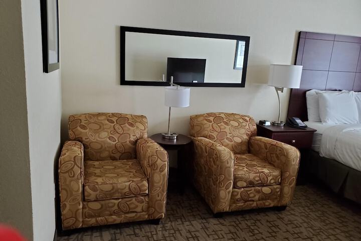 Room 33 of 40