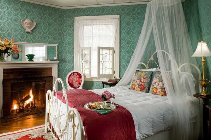 Room 27 of 67
