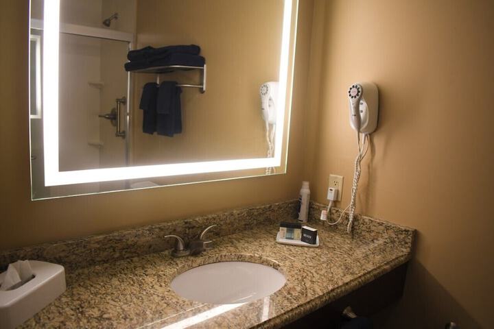 Room 21 of 35