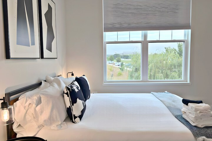 Modern 4BR with Parking - WV rep 4
