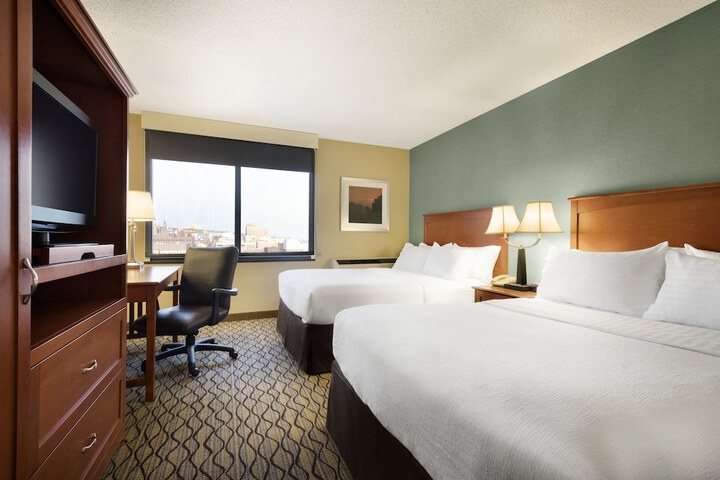 Holiday Inn & Suites Duluth Downtown by IHG