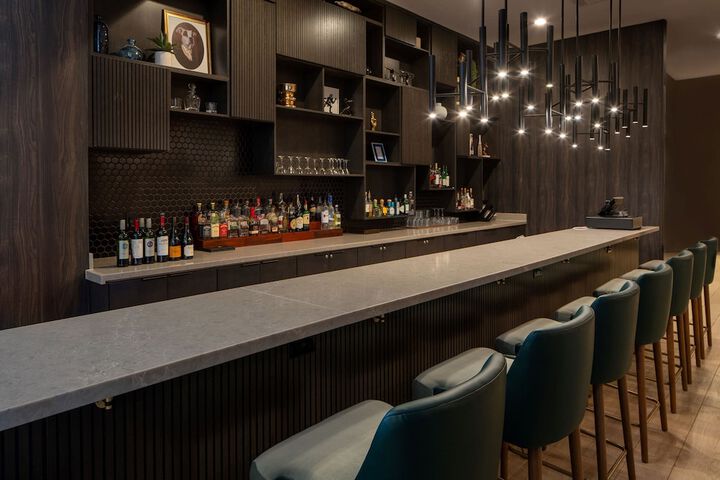 Lounge 50 of 60