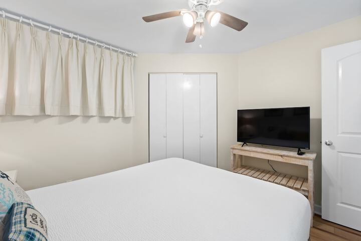 Room 35 of 202