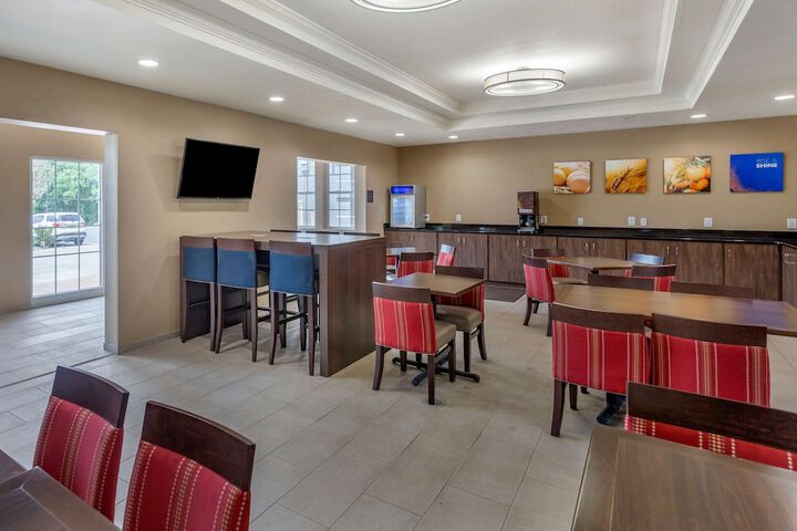 Comfort Suites Clarksville near Governors Square Mall