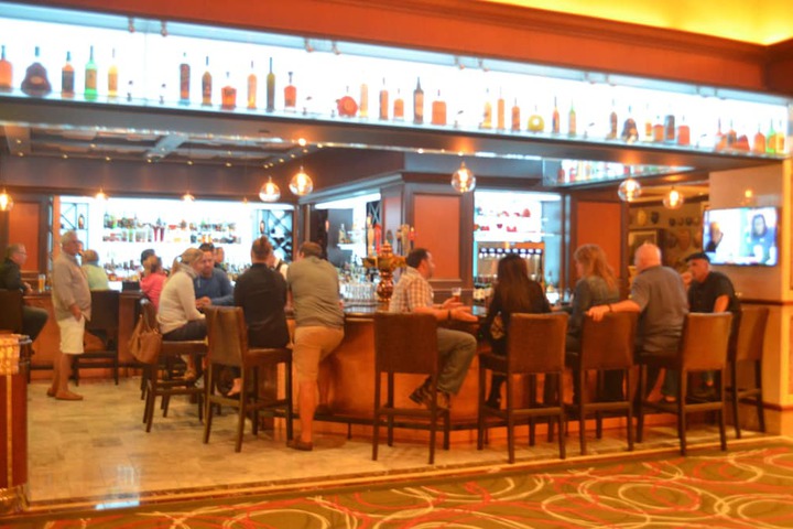 Lounge 100 of 121