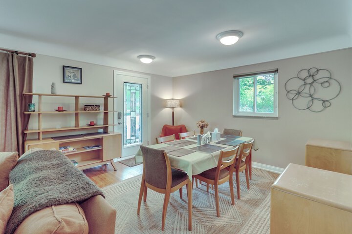 Royal Oak Home: 13 Mi to Downtown Detroit