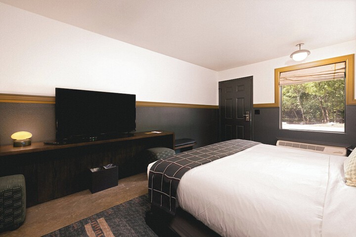 Room 30 of 71