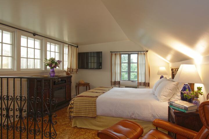 Room 52 of 112