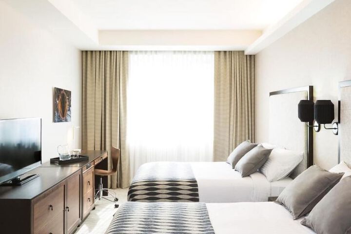 Leon Hotel LES
