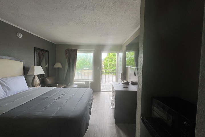 Room 26 of 33