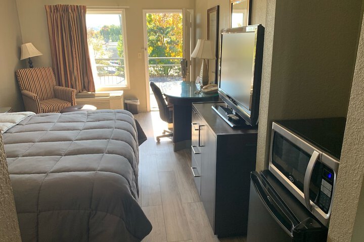 Room 28 of 33
