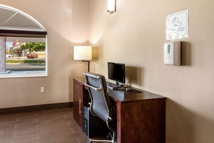 Business Center 38 of 38