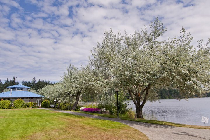 Inn on Long Lake