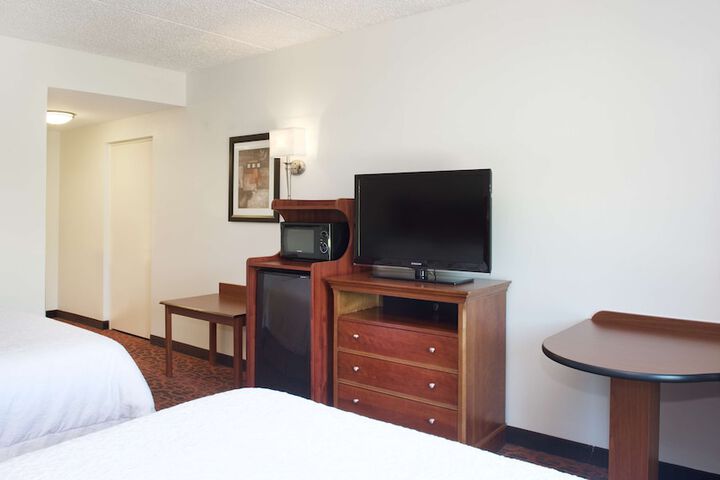 Hampton Inn & Suites Pittsburgh-Meadow Lands