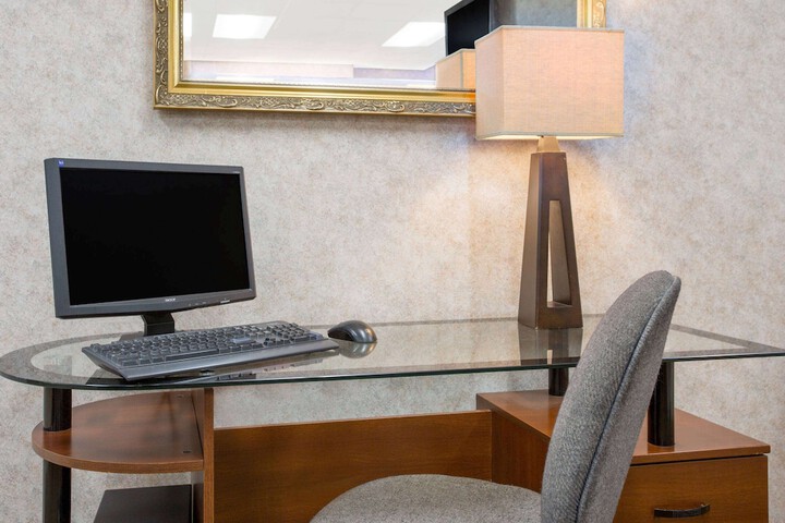 Business Center 17 of 17