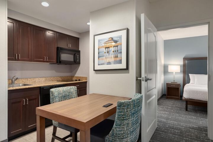 Homewood Suites by Hilton Fort Myers Airport / FGCU