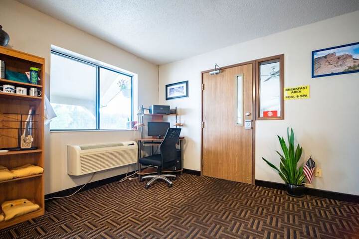 Super 8 by Wyndham Custer / Crazy Horse Area