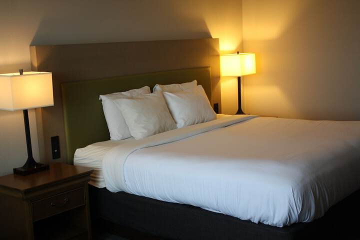Country Inn & Suites by Radisson Salina, KS
