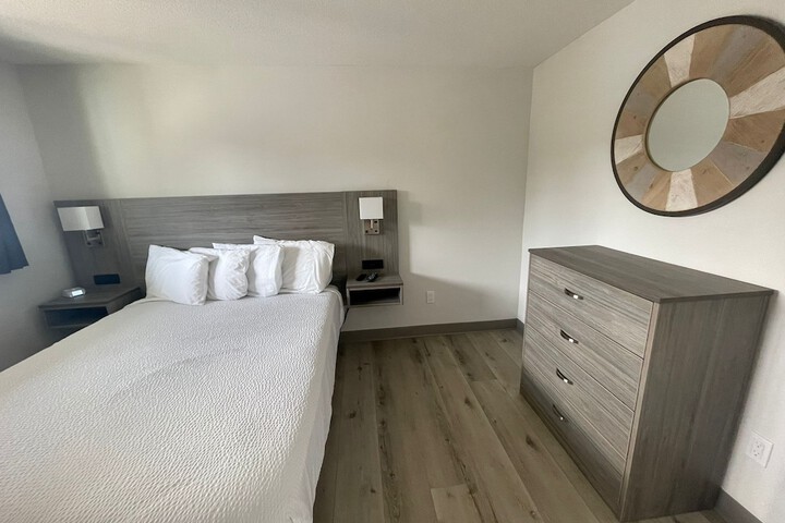 Room 83 of 124
