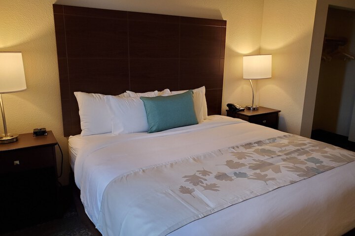 Room 36 of 49