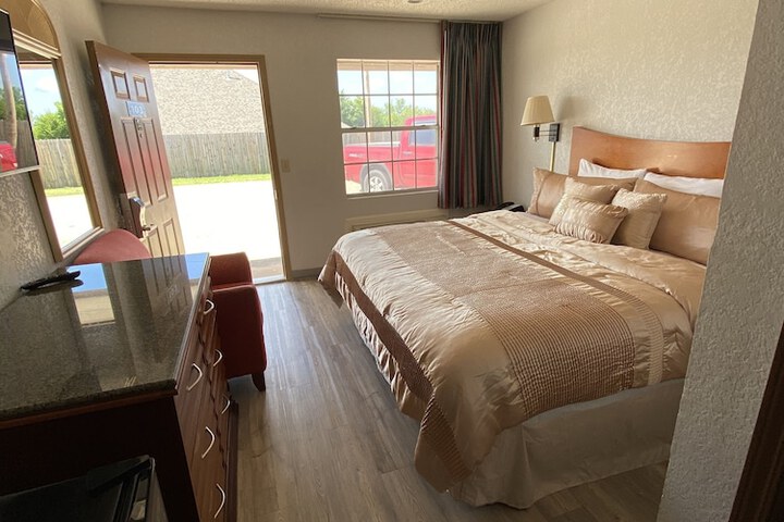 Room 11 of 27