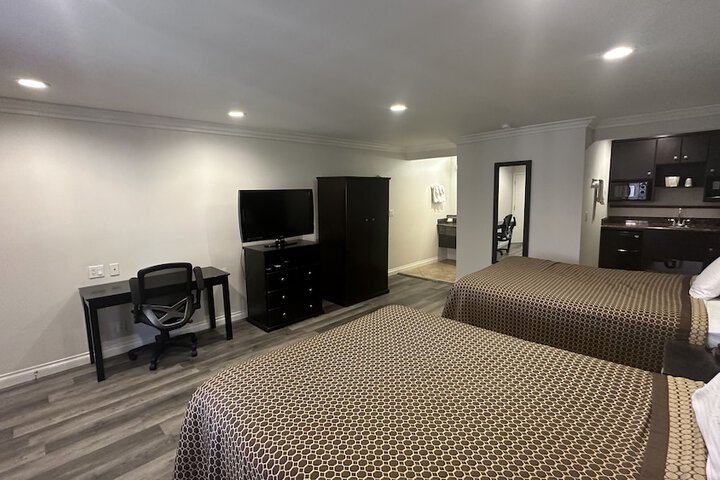 Garden Inn & Suites