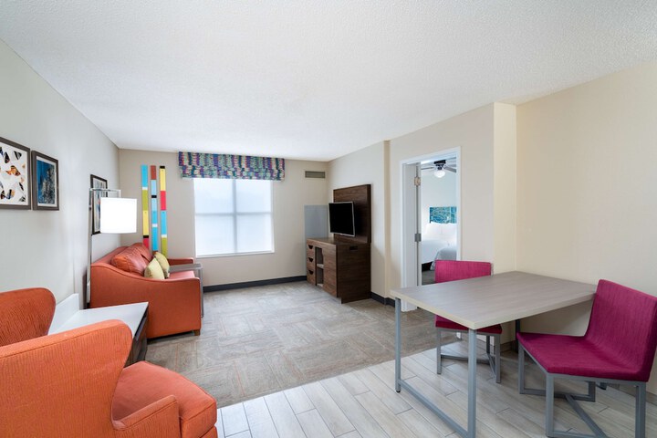 Room 8 of 33