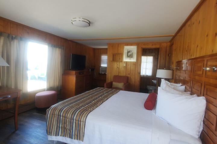 Room 14 of 18