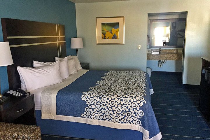 Room 12 of 18