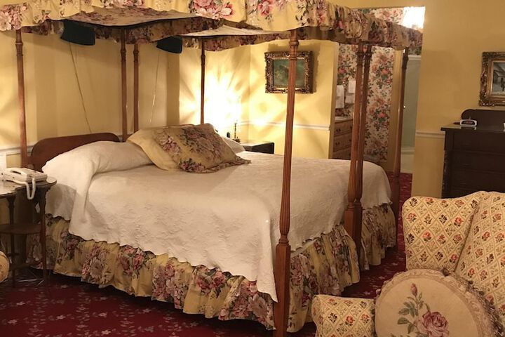 Room 27 of 84