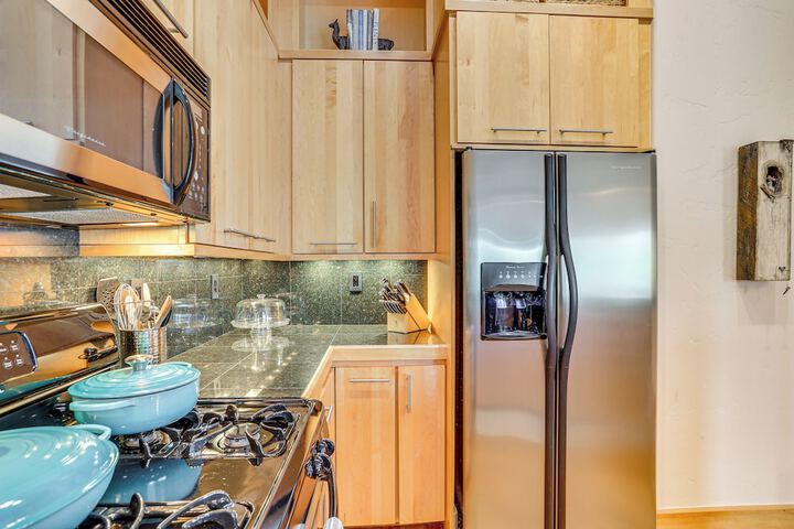 Near Trail: Dtwn Eagle Ranch Condo w / Balcony