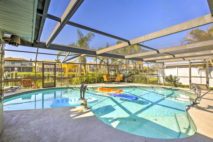 Tropical Apollo Beach House w / Pool & Dock!