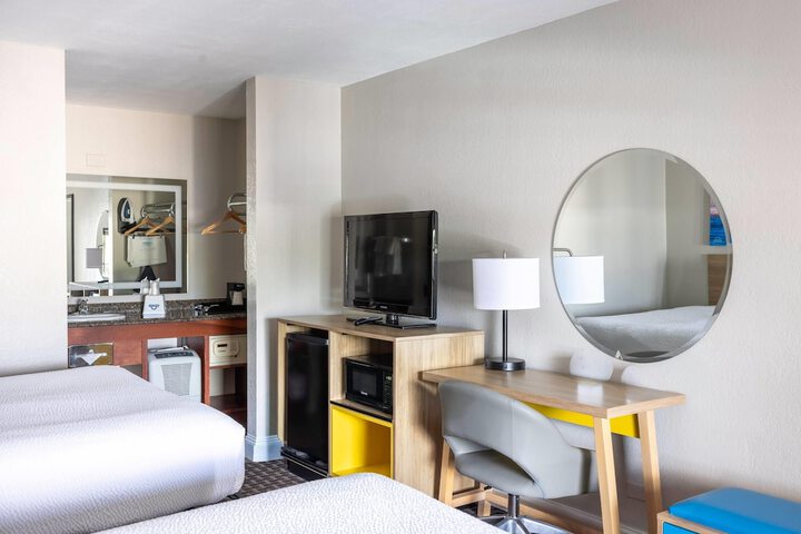 Days Inn by Wyndham Port Charlotte / Punta Gorda