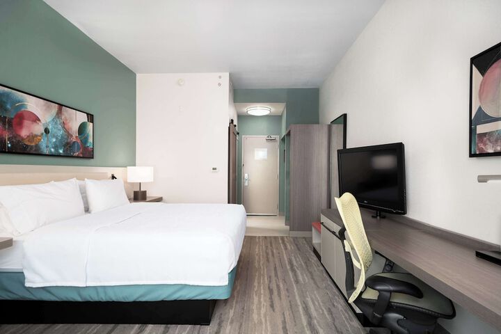 Room 10 of 27