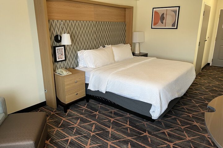 Room 33 of 47