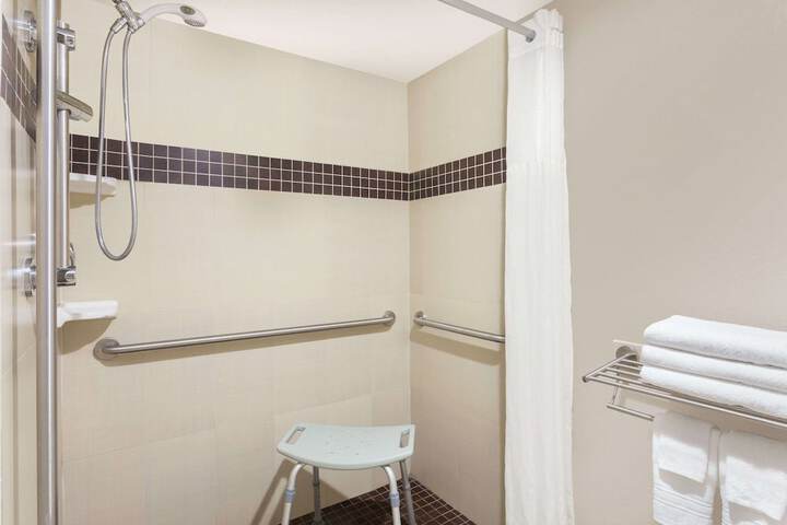 Room 11 of 24