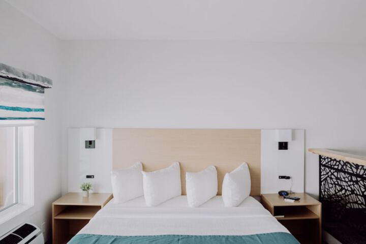 Room 35 of 102