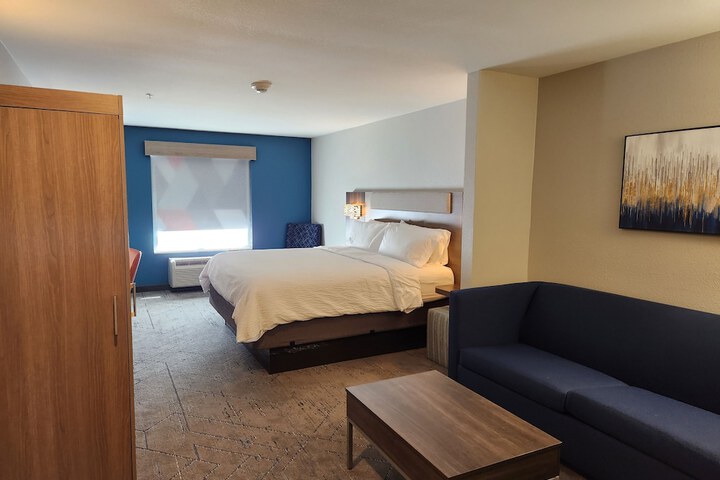 Room 33 of 56
