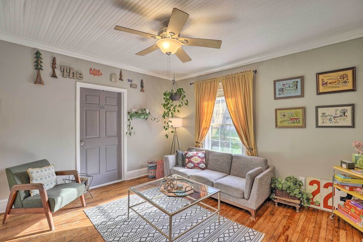 Stylish Woodfin Home w / Backyard & Fire Pit