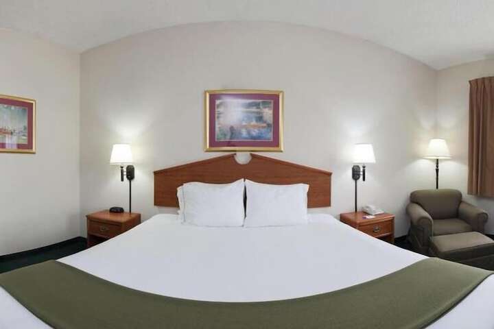 Room 12 of 40