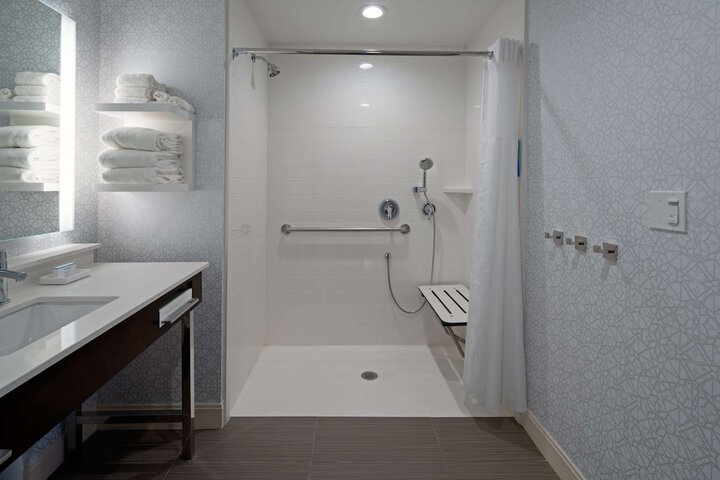Room 26 of 42