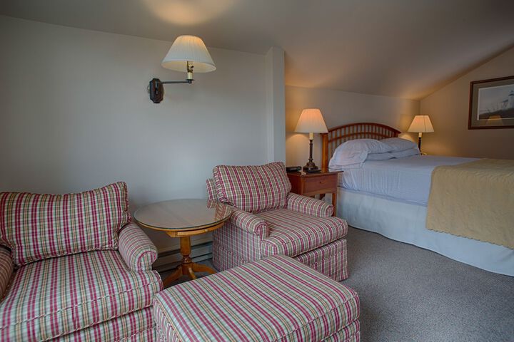 The Waves / The Argonauta Inn/The White Heron Lodge