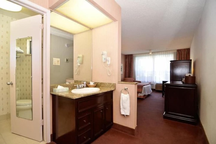 Room 25 of 46