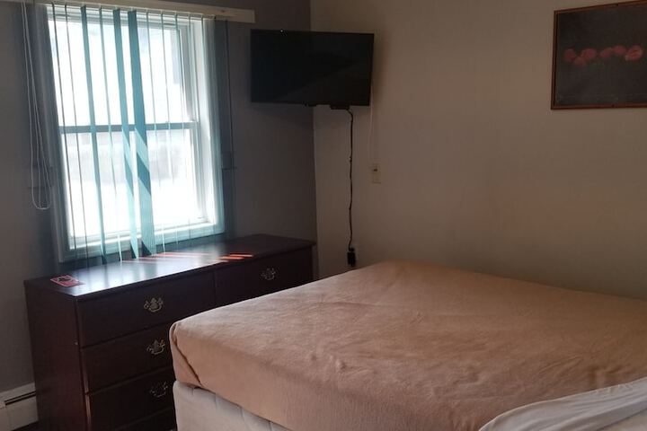 Room 10 of 32