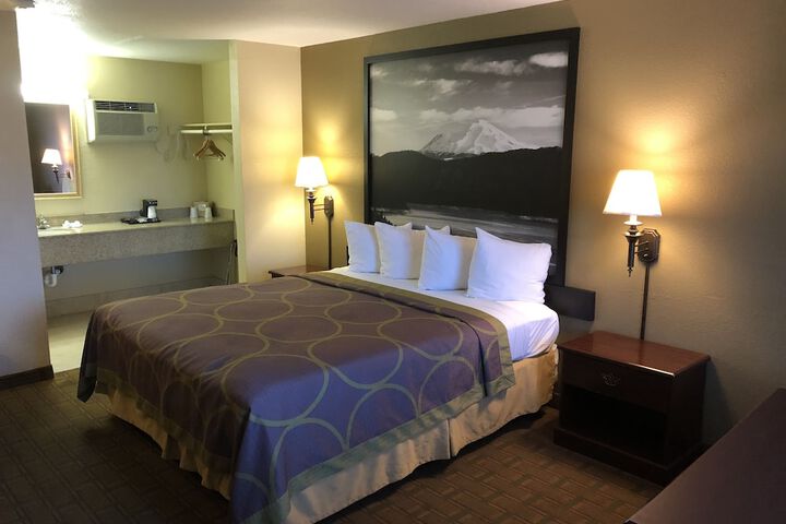 Room 17 of 33